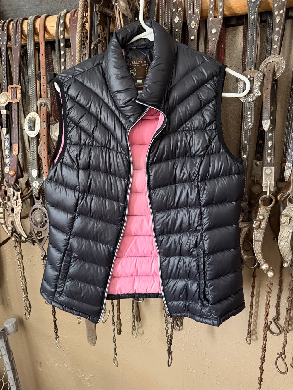 Roper Quilted Puffer Vest in Black with Pink Interior